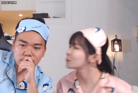 단아냥 뽀뽀.gif.webp